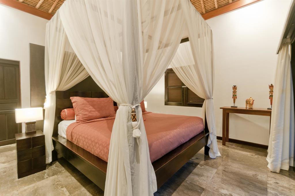 Villa Mahkota Seminyak Rum bild