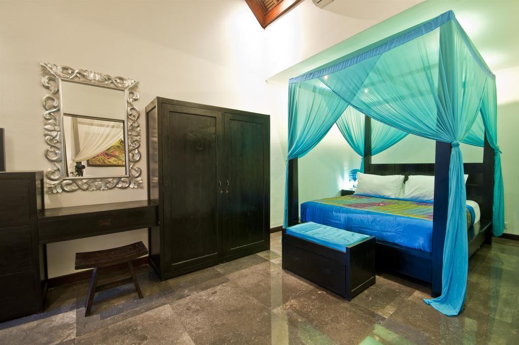 Villa Mahkota Seminyak Rum bild