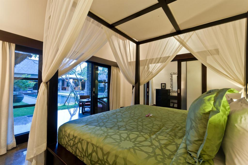 Villa Mahkota Seminyak Rum bild
