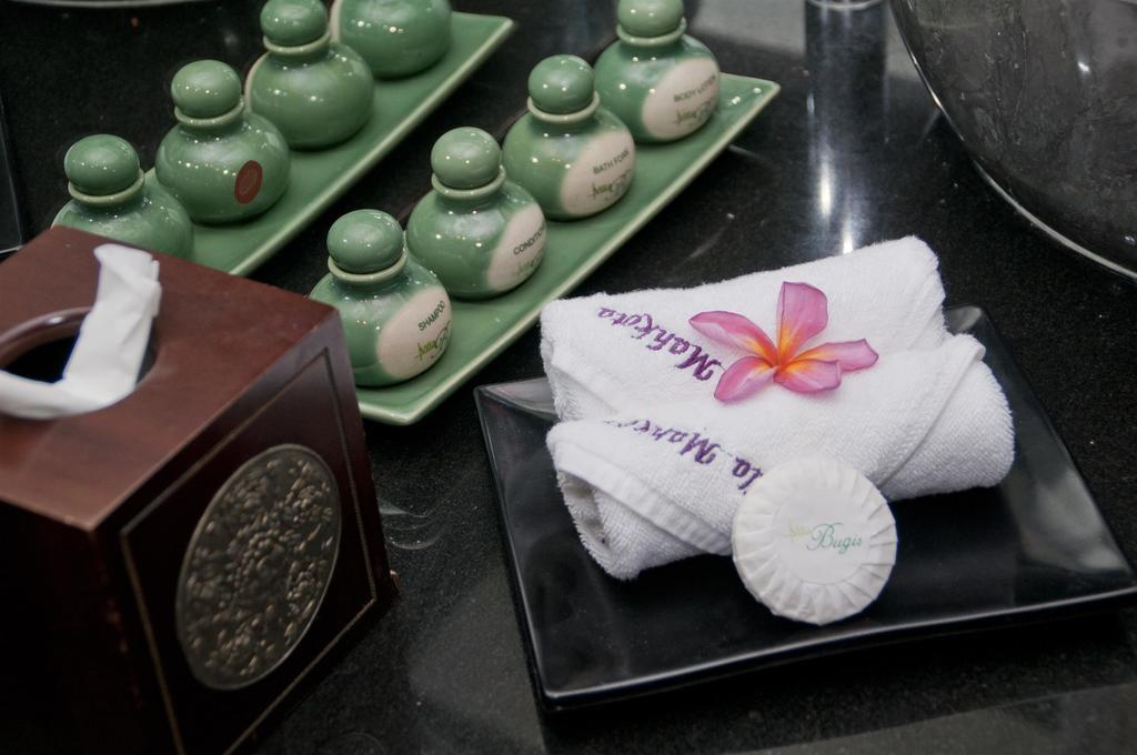 Villa Mahkota Seminyak Rum bild