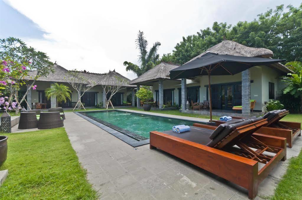 Villa Mahkota Seminyak Exteriör bild