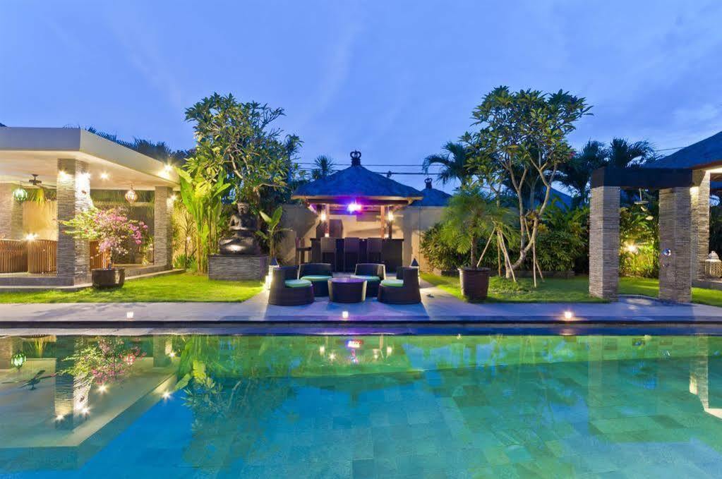 Villa Mahkota Seminyak Exteriör bild