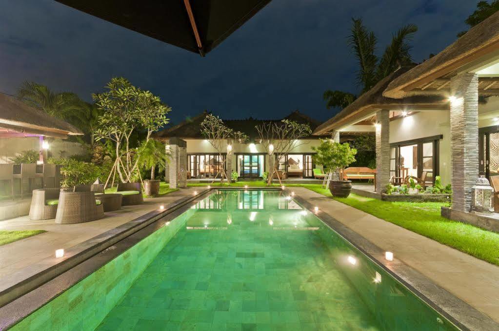 Villa Mahkota Seminyak Exteriör bild