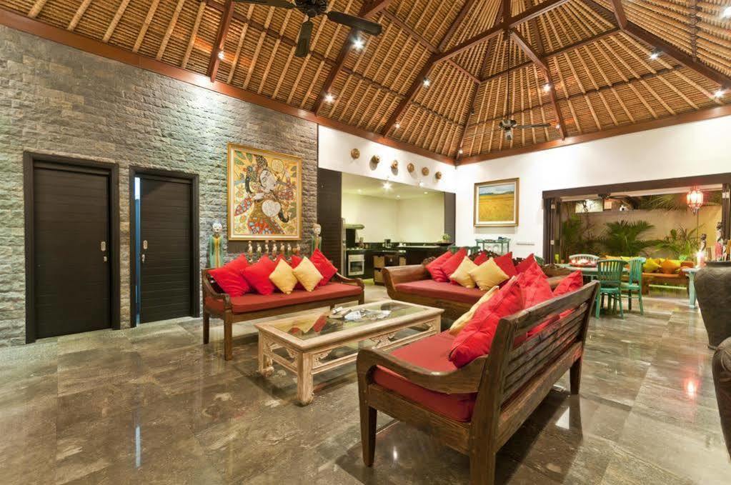 Villa Mahkota Seminyak Exteriör bild